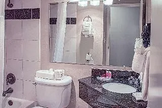 Econo Westside Hotel 3*